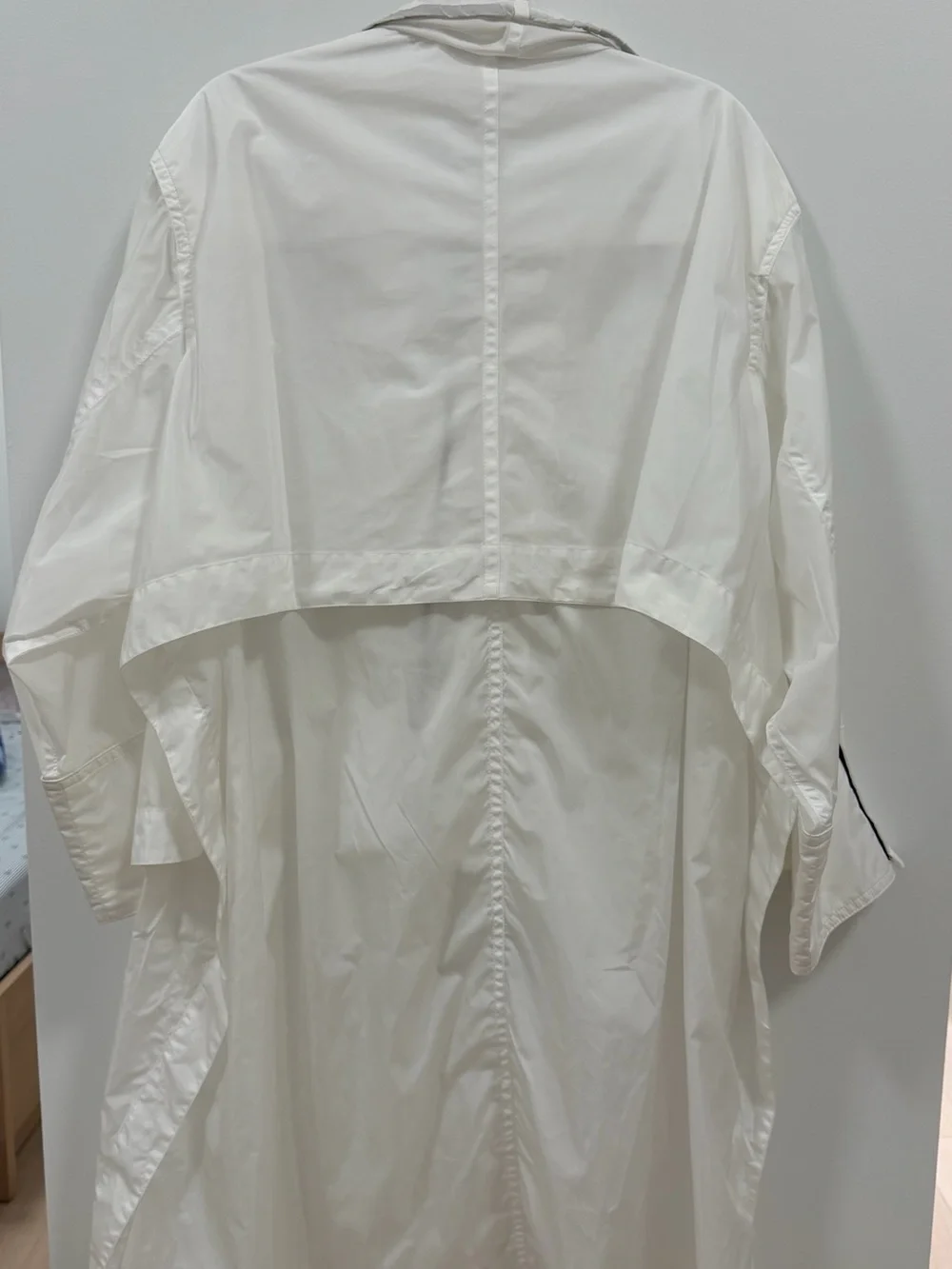 Authentic Louis Vuitton Sample White Lightweight Trench Coat with Contrast Tabs